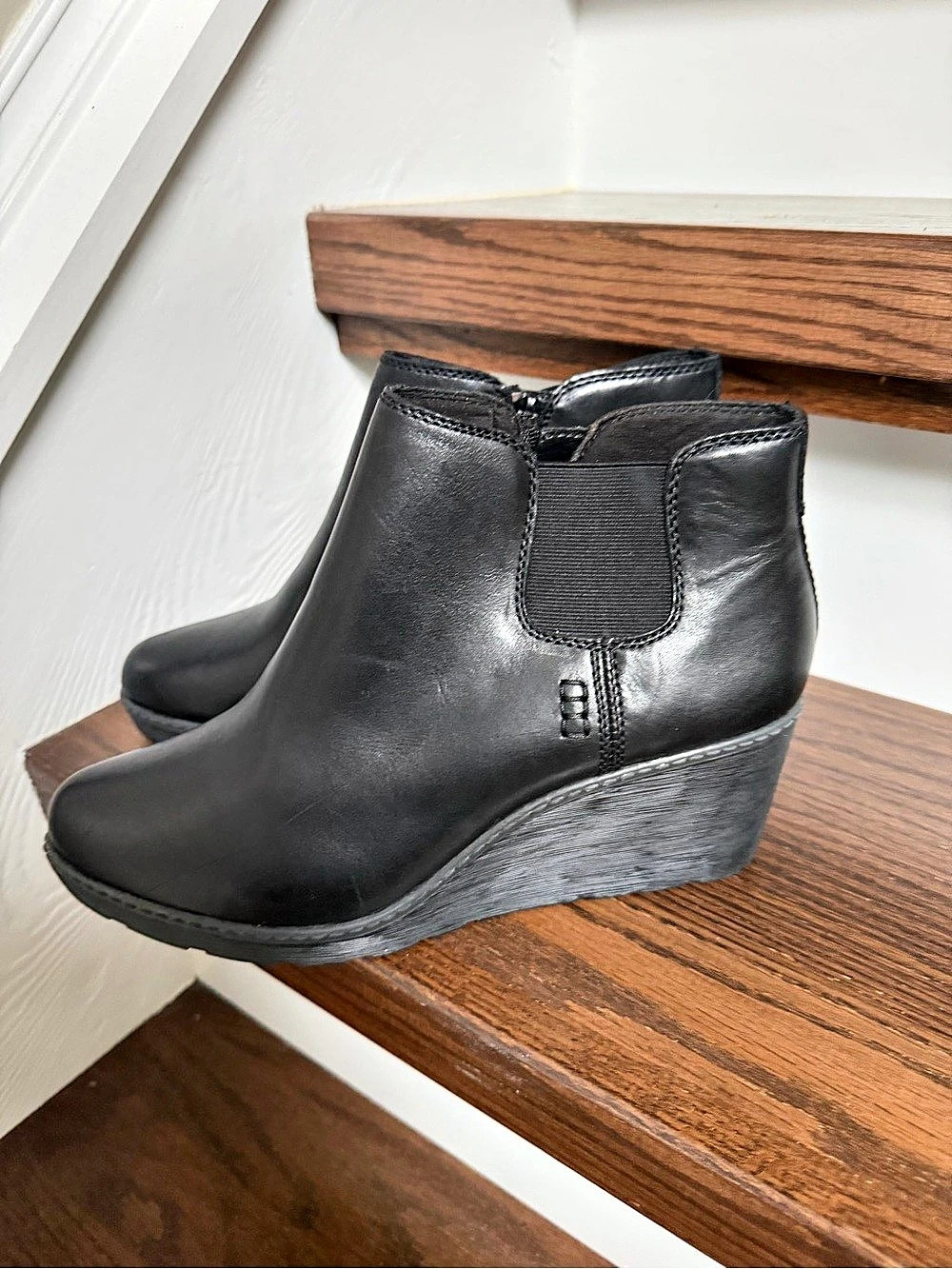 Clarks Hazen Flora Black Leather Wedge Slip-On Booties Size 9 Minimalist